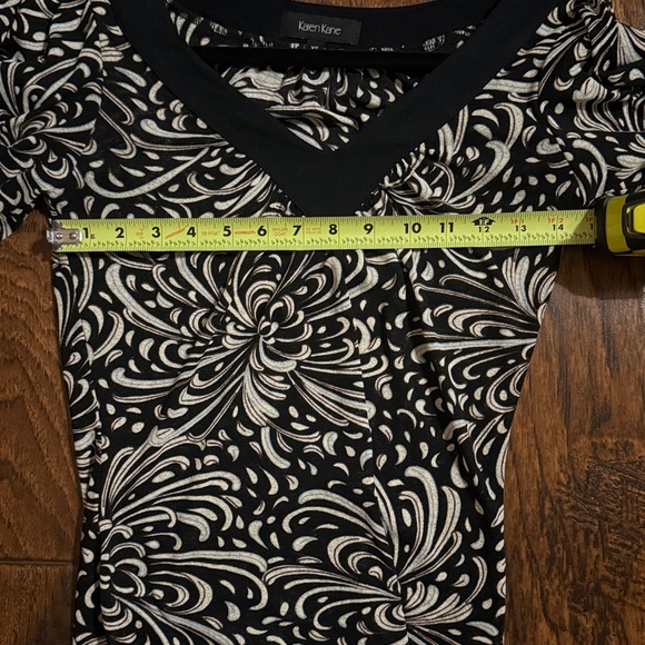 Karen Kane beautiful XS top - Picture 6 of 6